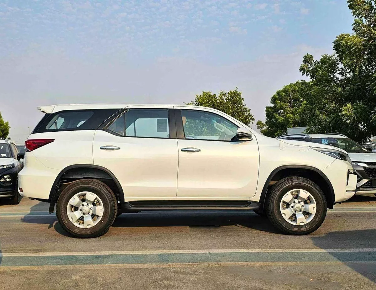 Toyota Fortuner 2.4L V4 DIESEL / MANUAL A.C / MID OPTION 4WD (CODE # FD24B)-1-0