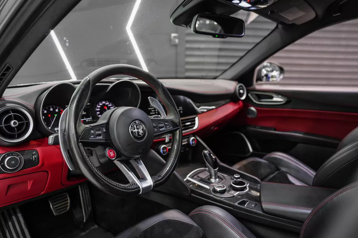 Alfa Romeo Giulia Quadrifoglio-7-7