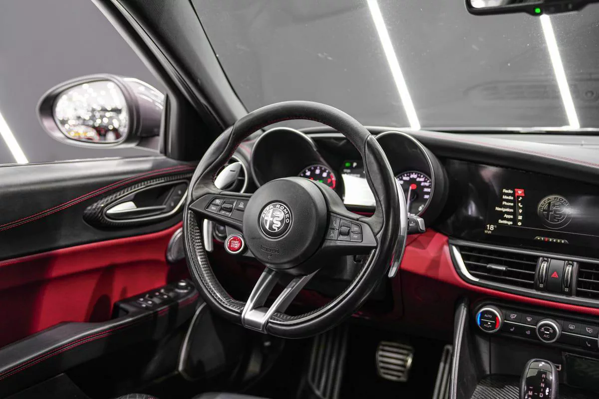 Alfa Romeo Giulia Quadrifoglio-10-10