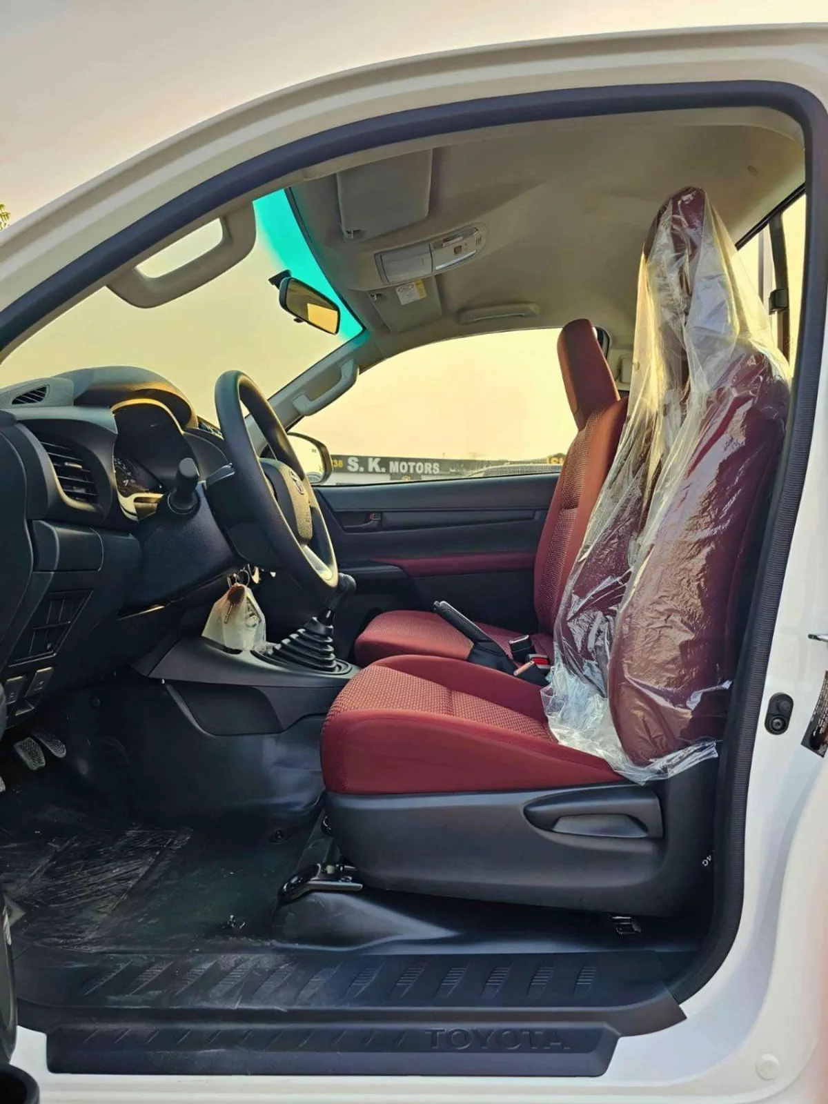 Toyota Hilux GLSG SINGLE CABIN || 2.7L PETROL M/T 4WD / DVD+CAMERA (CODE # GLS-G-SC)-6-0