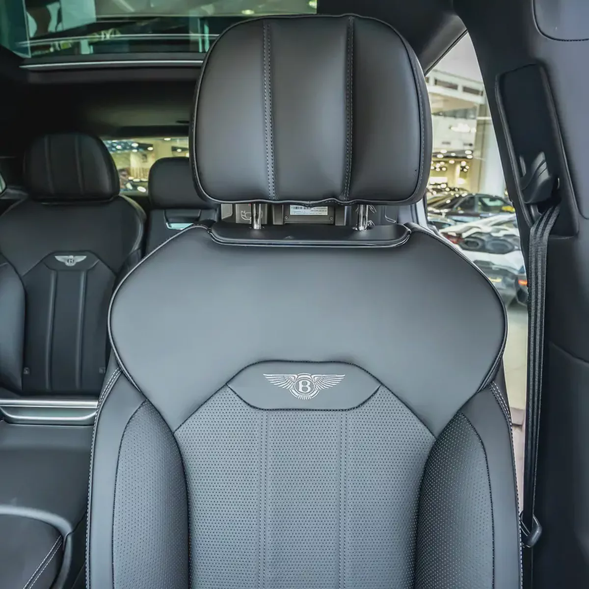 Bentley Bentayga EWB V8 2023  DONE ONLY 300KM-11-11