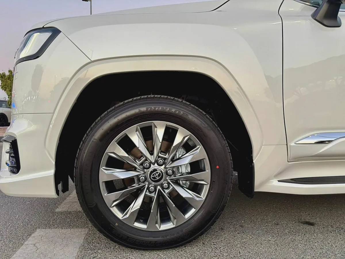 2026 Toyota Land Cruiser VXR 4.0L GCC Specs-1-1