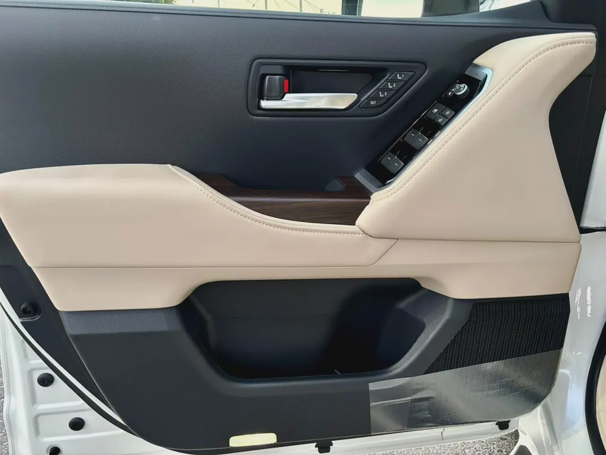 2026 Toyota Land Cruiser VXR 4.0L GCC Specs-7-7