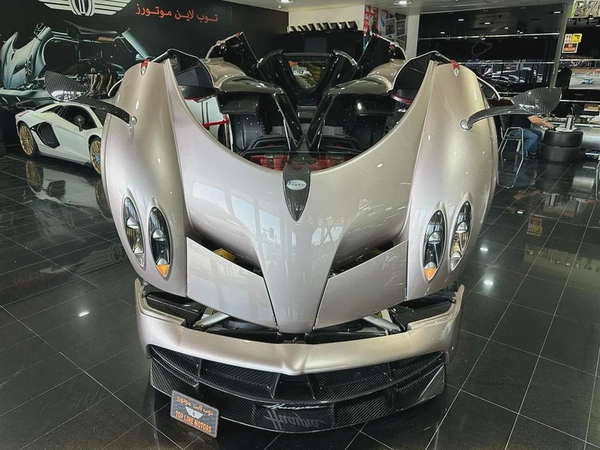 Pagani Huayra, GCC, 1 of 100 in the world, amazing specs, beautiful color combination, New tyres.