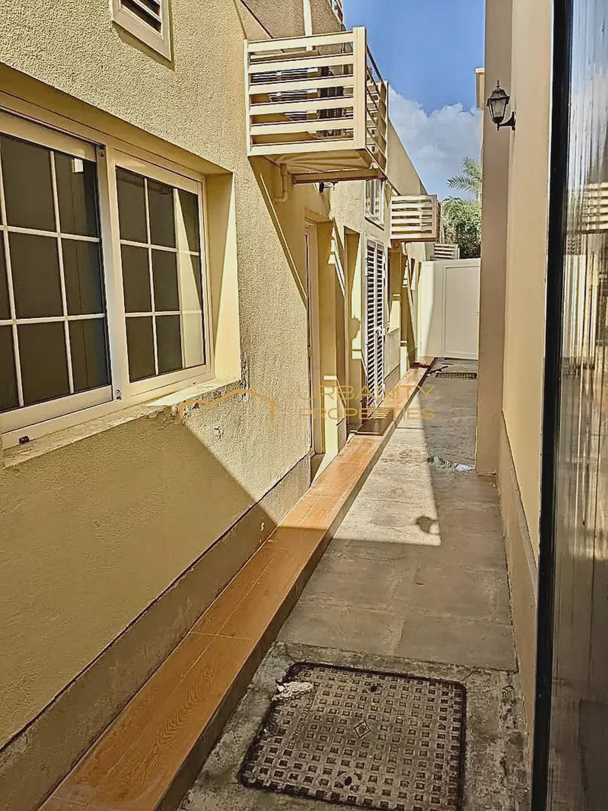 Commercial Villa for Rent in Jumeirah 1 | Premium Fully Fitted Space in Prime Dubai Location-2-2