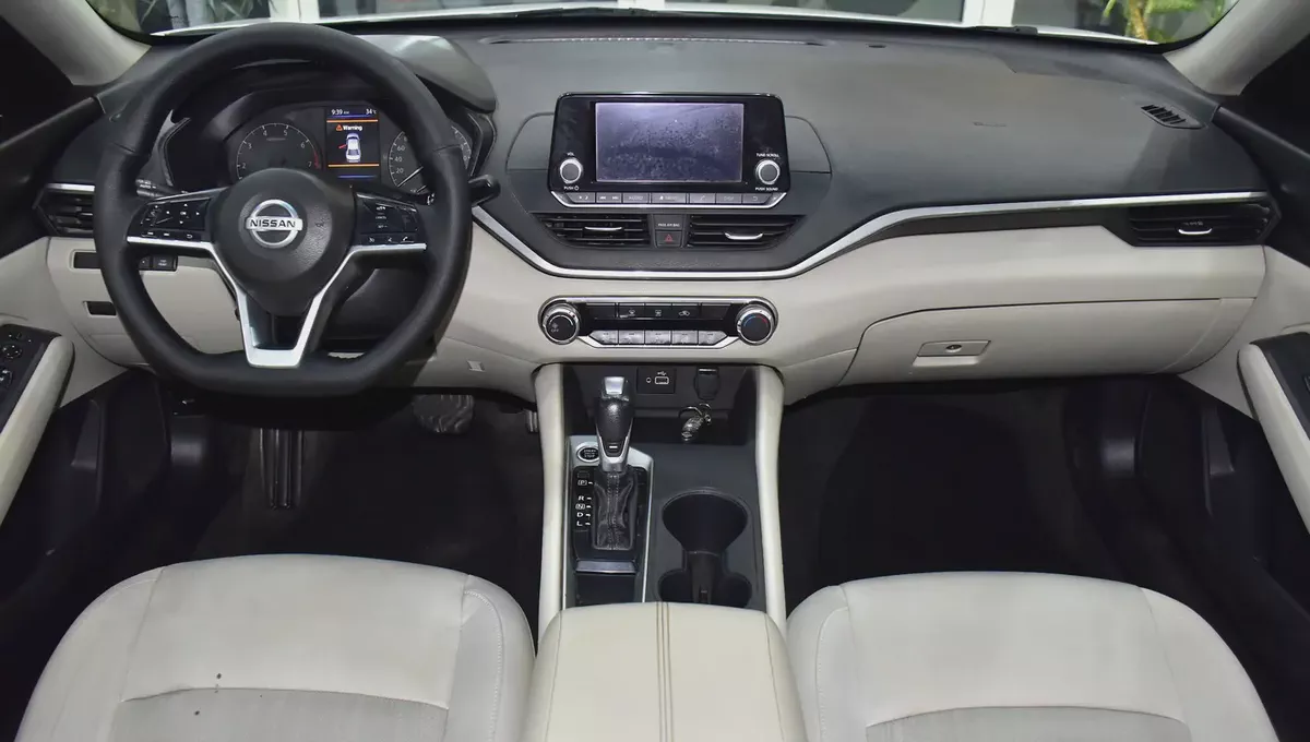 AED 593 EMi at 0% DP | Nissan Altima ( 2020 Model ) in White Color GCC Specs-10-10