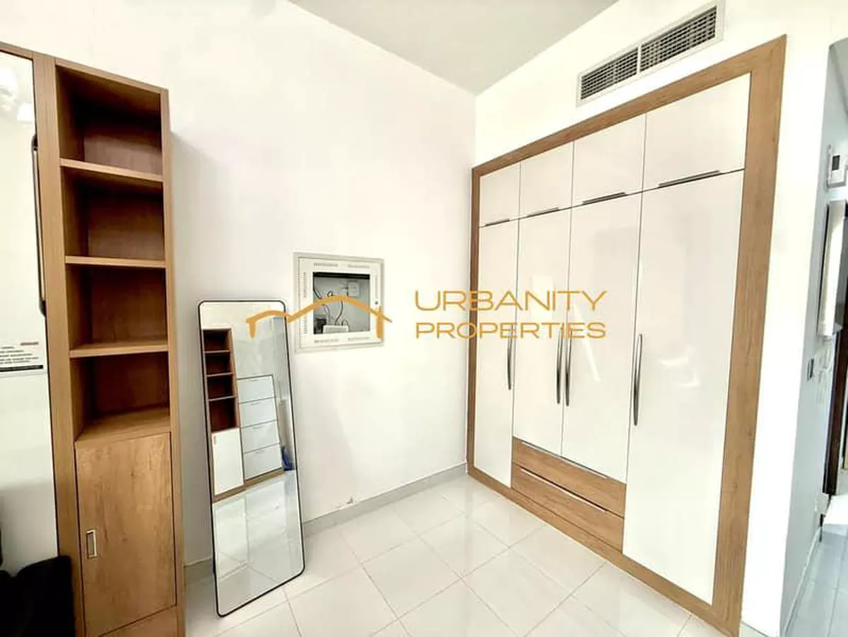 Fully Furnished | Open View | Bright Unit | Vacant | Flexible Chqs-4-4