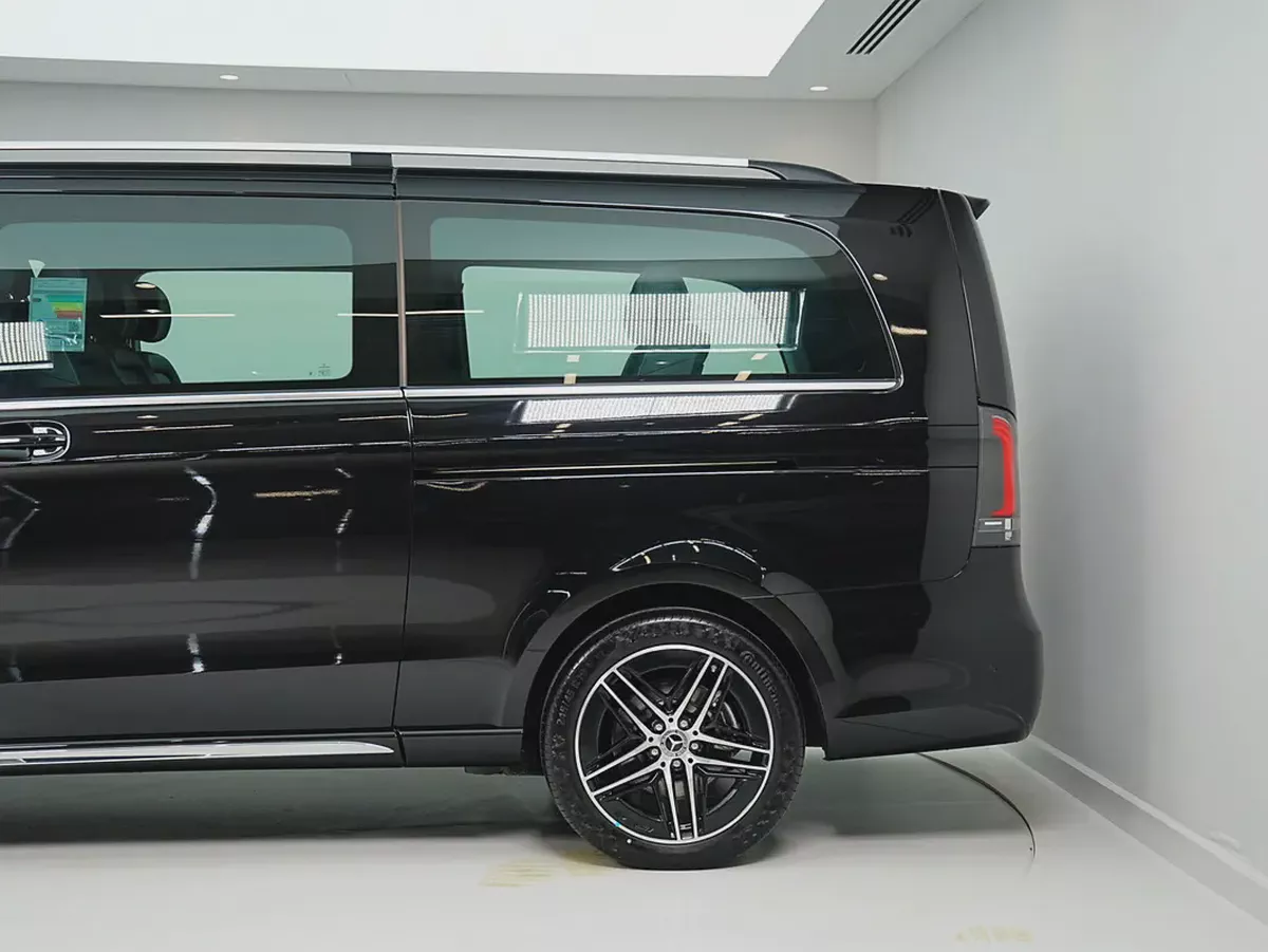Dealer WARRANTY | GCC SPECS | 2026 Mercedes-Benz V300 AMG Line-4-4
