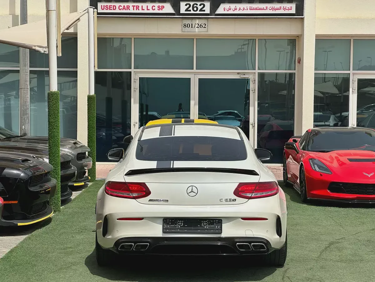 MERCEDES BENZ AMG C63s Gcc 2017 Edition 1 Original paint 4 buttons full option Full carbon fibre-2-2