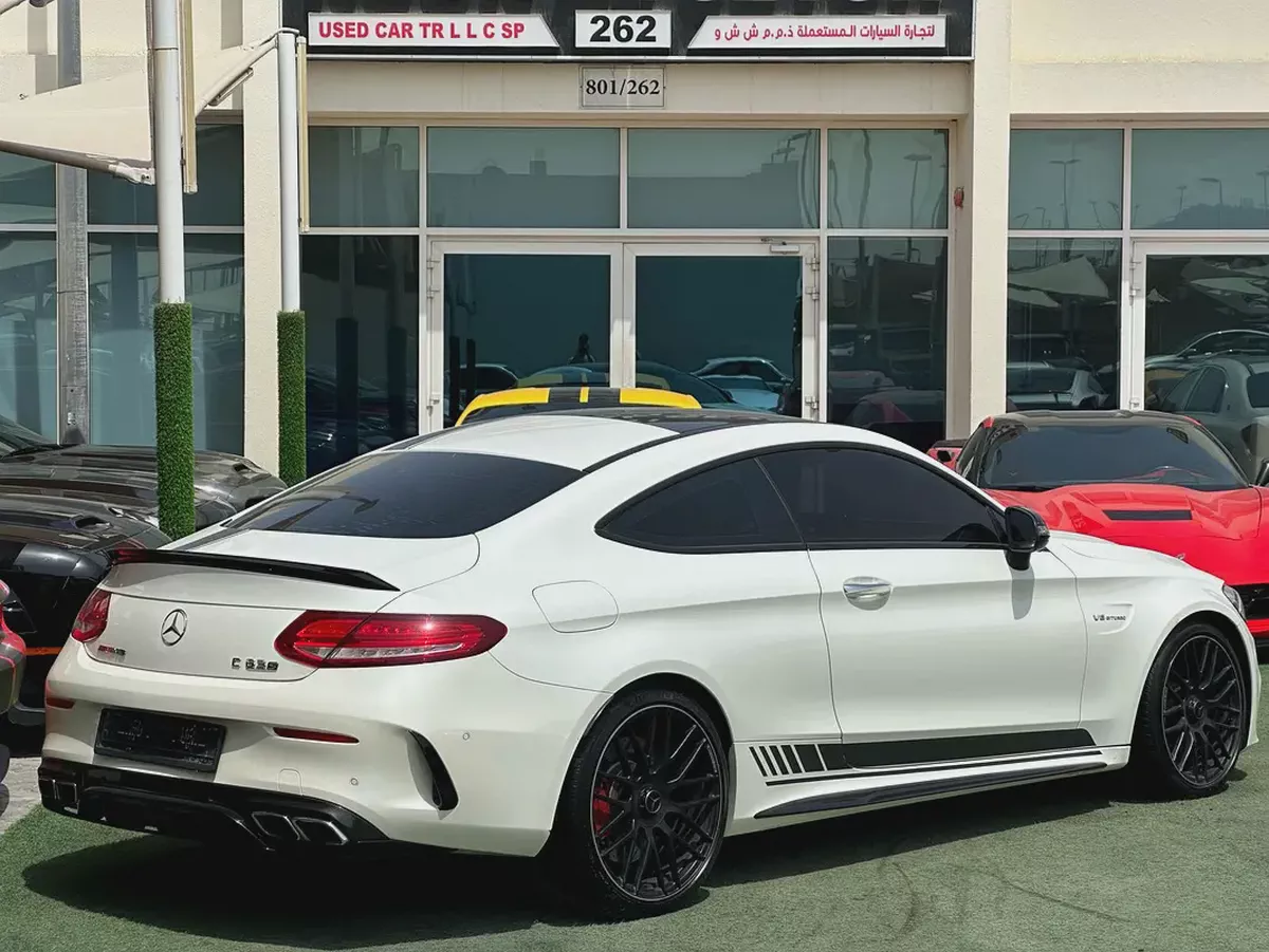 MERCEDES BENZ AMG C63s Gcc 2017 Edition 1 Original paint 4 buttons full option Full carbon fibre-4-4