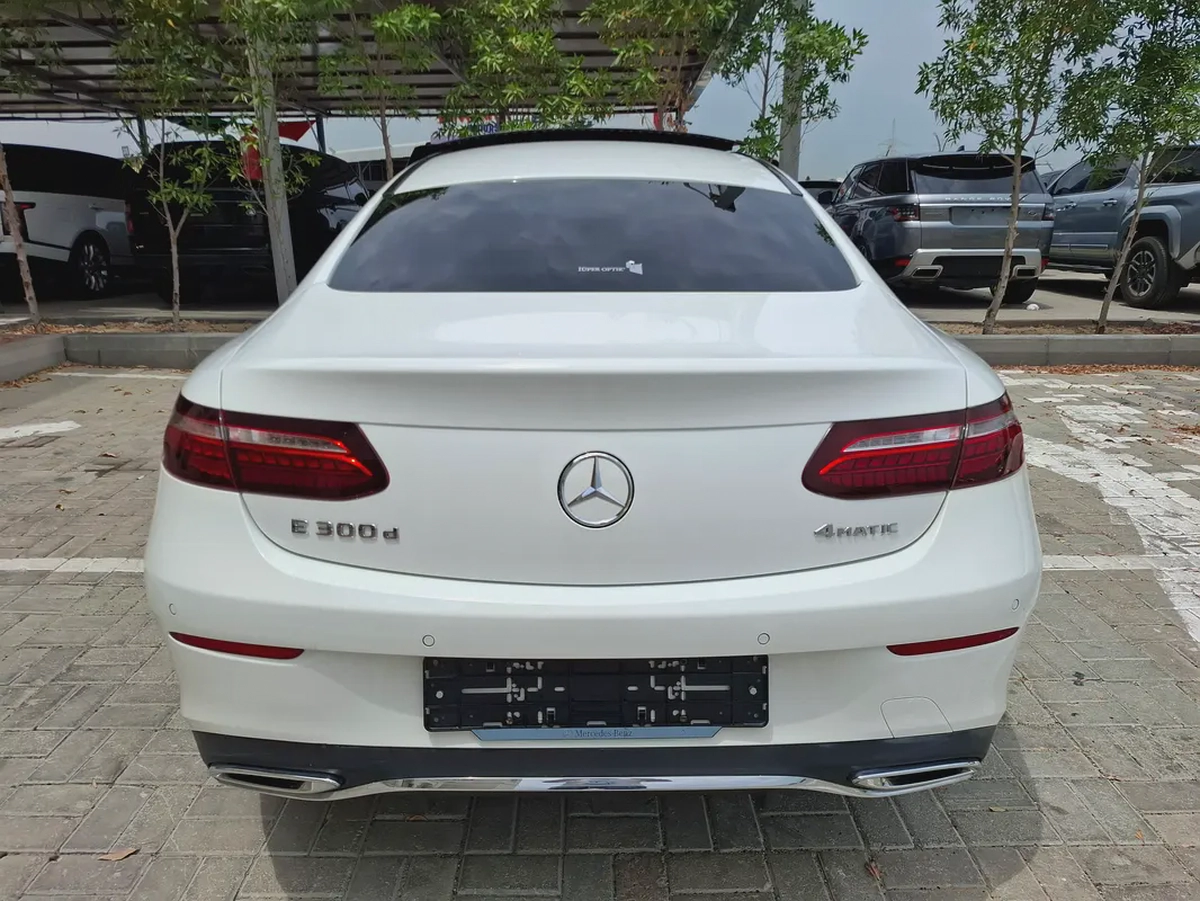 2023 Mercedes-Benz E 300 4MATIC - Korean Specs --4-4