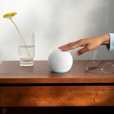 Eco Dot (5th Gen) | smart bluetooth speaker with vibrant sound and Alex | Use your voice to control smart home devices, play music or the Quran, and more (speaks English & Khaleeji) | White | Blue | Black-1