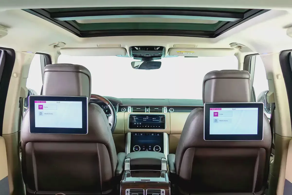 Range Rover Vogue Long Wheel Base-GCC-SVO Kit-Full Service History Available-Under Warranty-10-10