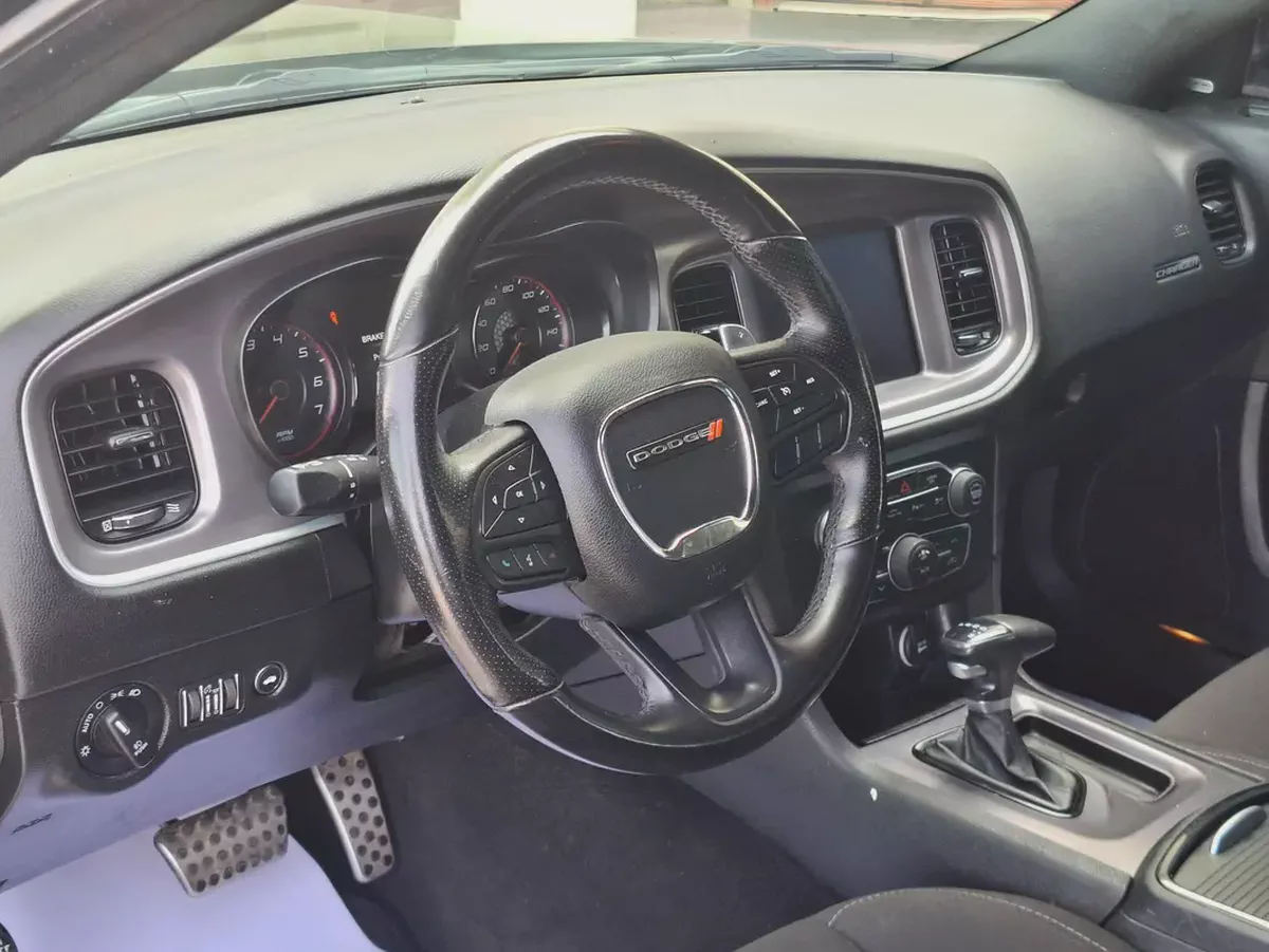 Dodge charger 2022 V8 R/T-8-8