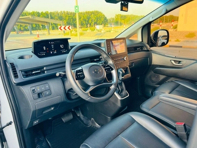 Hyundai Staria 11 seat-2