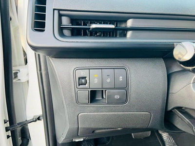 Hyundai Staria 11 seat-9