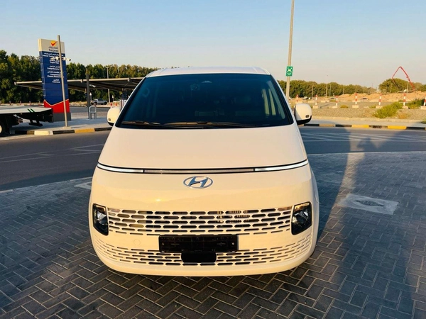 Hyundai Staria 11 seat