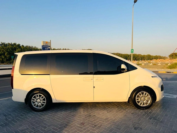 Hyundai Staria 11 seat