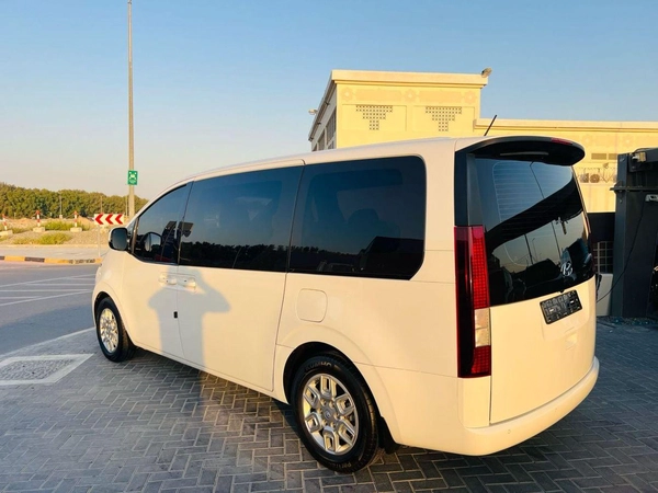 Hyundai Staria 11 seat