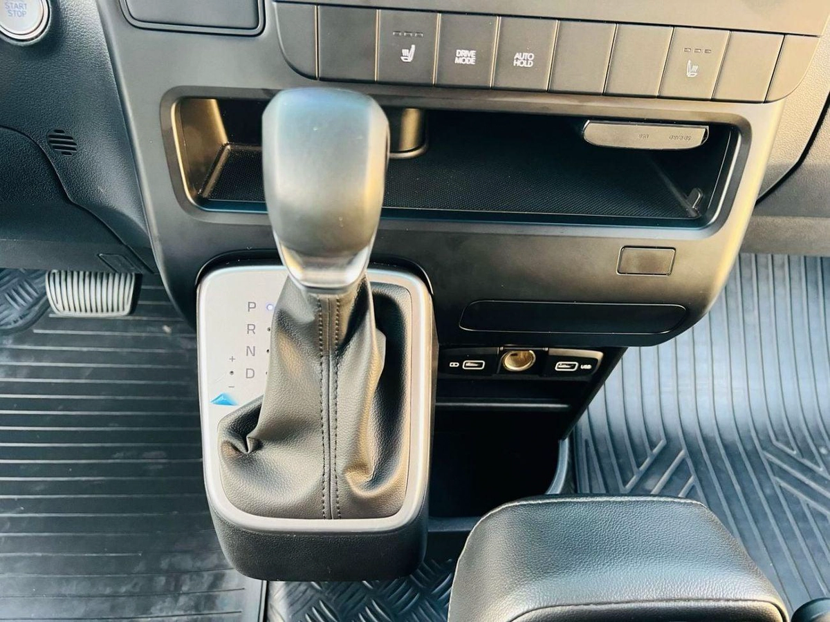 Hyundai Staria 11 seat-7-7