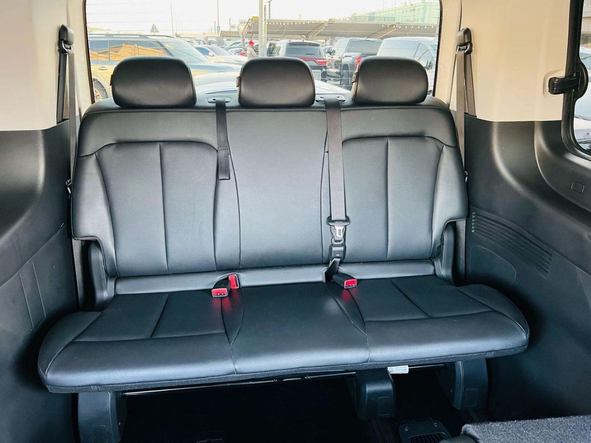Hyundai Staria 11 seat-10-10