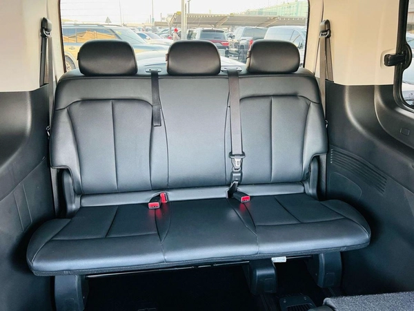 Hyundai Staria 11 seat
