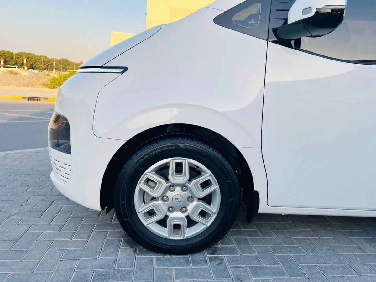 Hyundai Staria 11 seat-12-12
