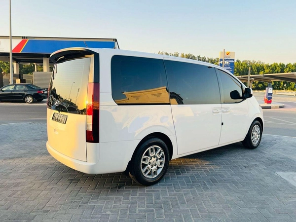 Hyundai Staria 11 seat
