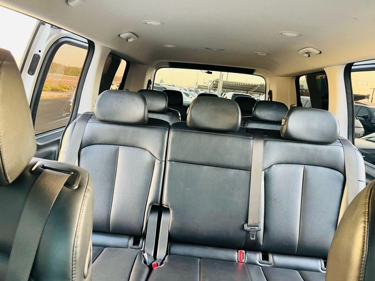 Hyundai Staria 11 seat-18-18