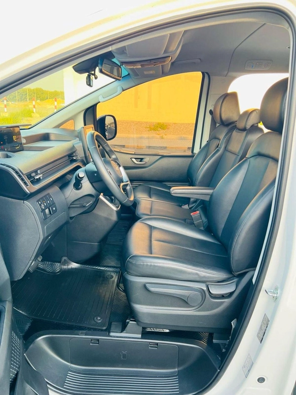 Hyundai Staria 11 seat