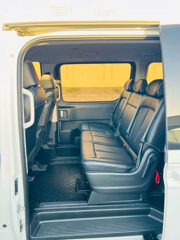 Hyundai Staria 11 seat