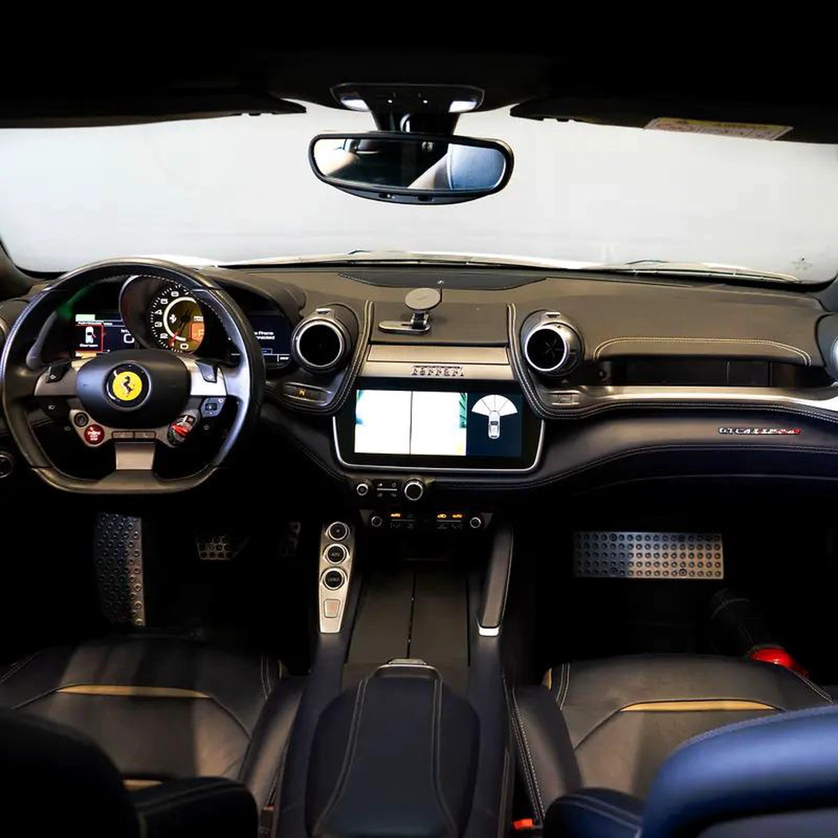 Ferrari GTC4Lusso V12 - 2017 - GCC Specs - Pristine Condition-6-6