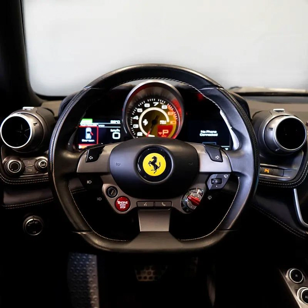 Ferrari GTC4Lusso V12 - 2017 - GCC Specs - Pristine Condition