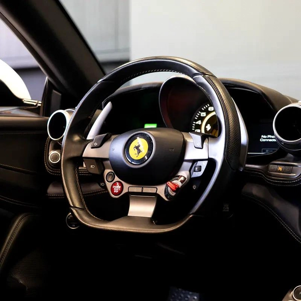 Ferrari GTC4Lusso V12 - 2017 - GCC Specs - Pristine Condition