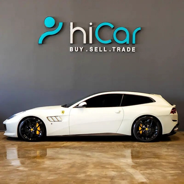 Ferrari GTC4Lusso V12 - 2017 - GCC Specs - Pristine Condition