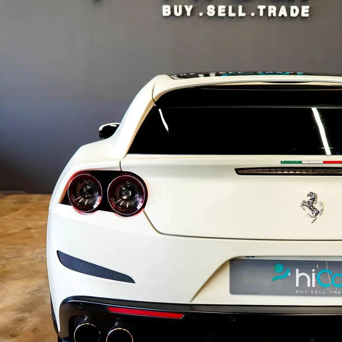 Ferrari GTC4Lusso V12 - 2017 - GCC Specs - Pristine Condition-2-2