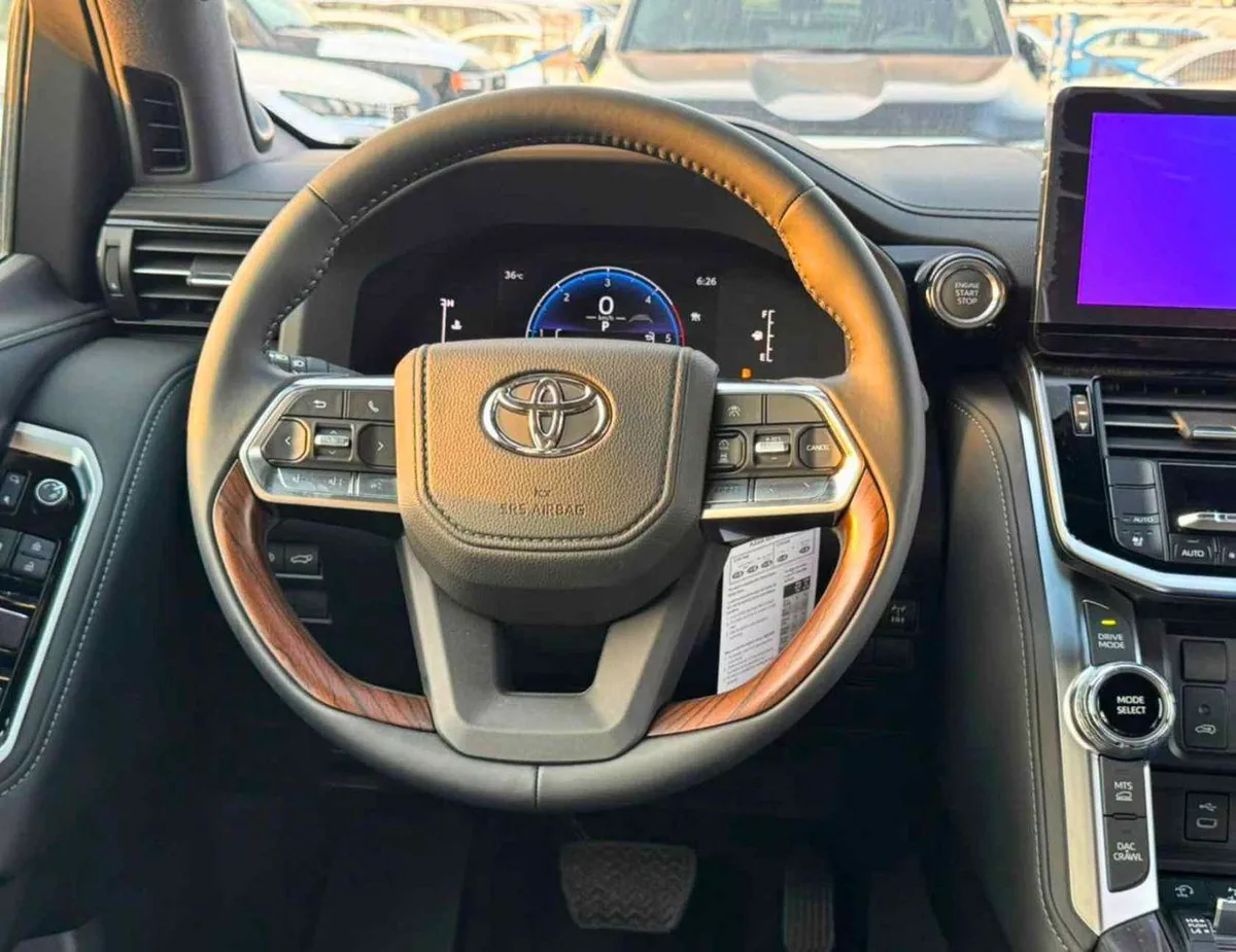 Toyota Land Cruiser GXR 3.3L DIESEL || LEATHER WITH PWR SEATS | RADAR | FRONT CAMER |  BIG DVD | JBL SPEAKERS (CODE # LCDGXR-15-0
