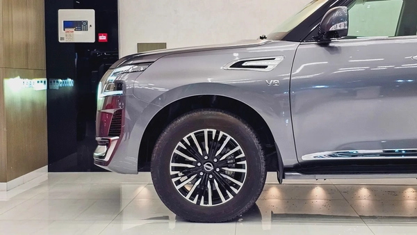 NISSAN - PATROL - LE PLATINUM - V 8 - 2024 MODEL - GCC SPECS - 18000KM - GREY COLOR