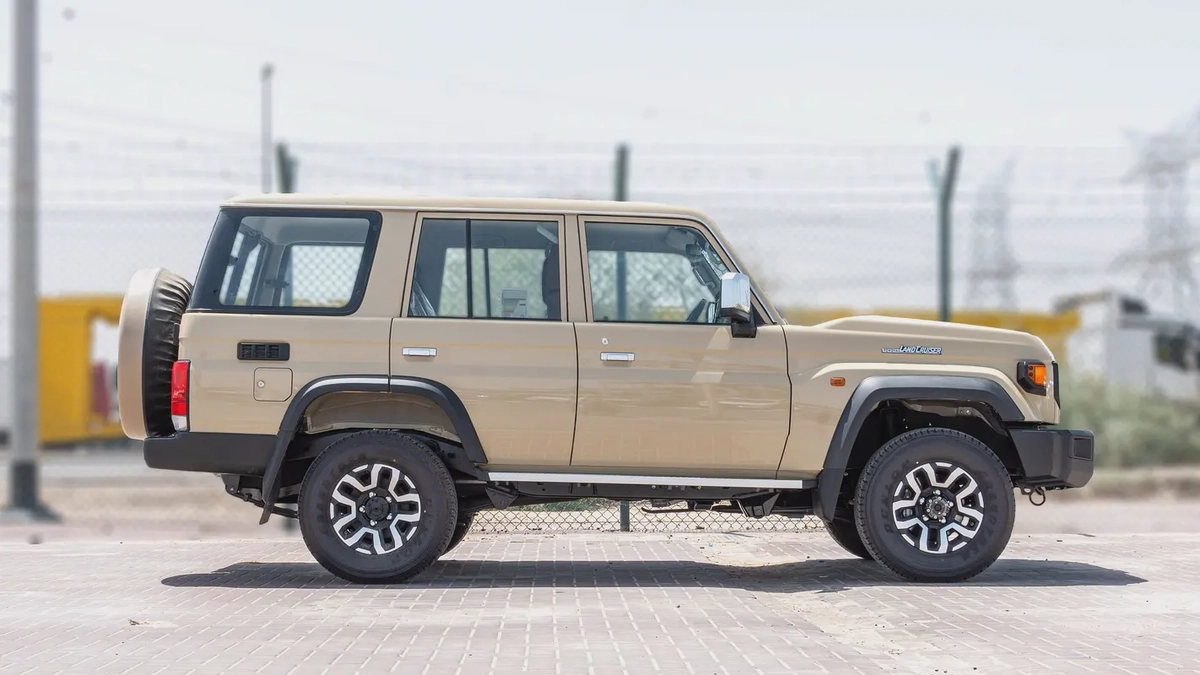 2026 Toyota Land Cruiser LC76 2.8L AT Diesel (Beige-Brown) Full Option-1-1