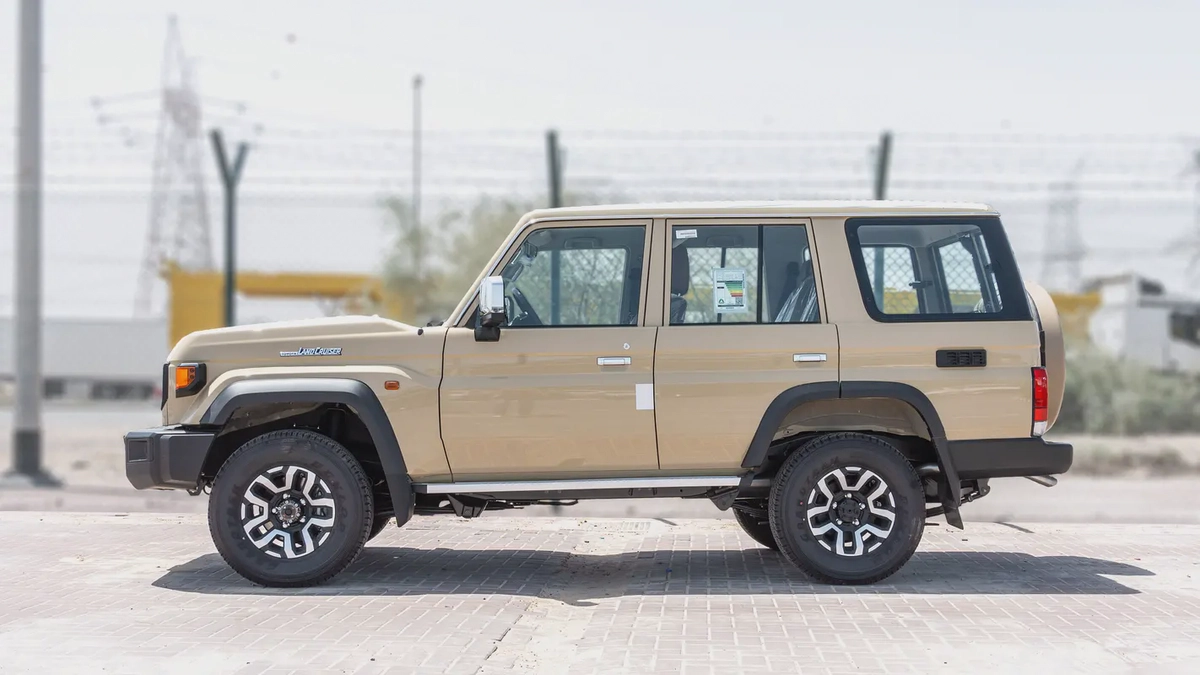 2026 Toyota Land Cruiser LC76 2.8L AT Diesel (Beige-Brown) Full Option-2-2