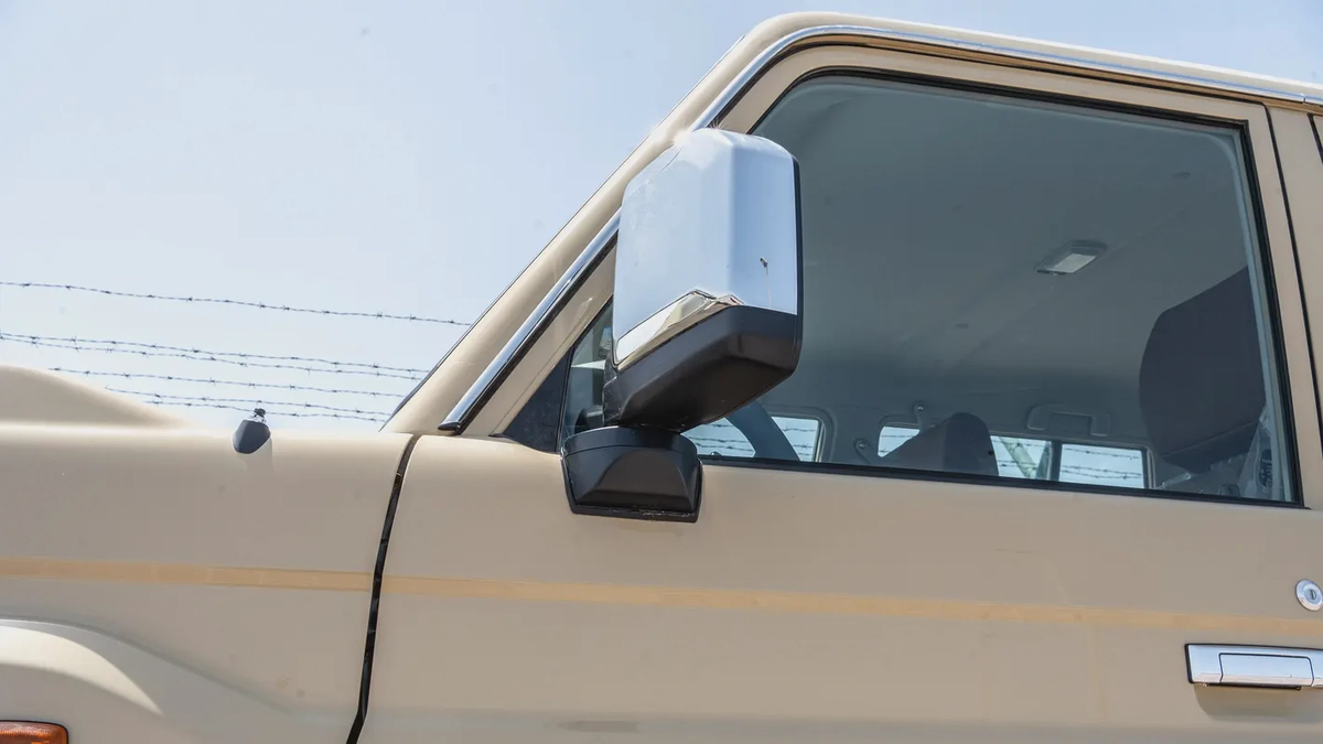 2026 Toyota Land Cruiser LC76 2.8L AT Diesel (Beige-Brown) Full Option-6-6