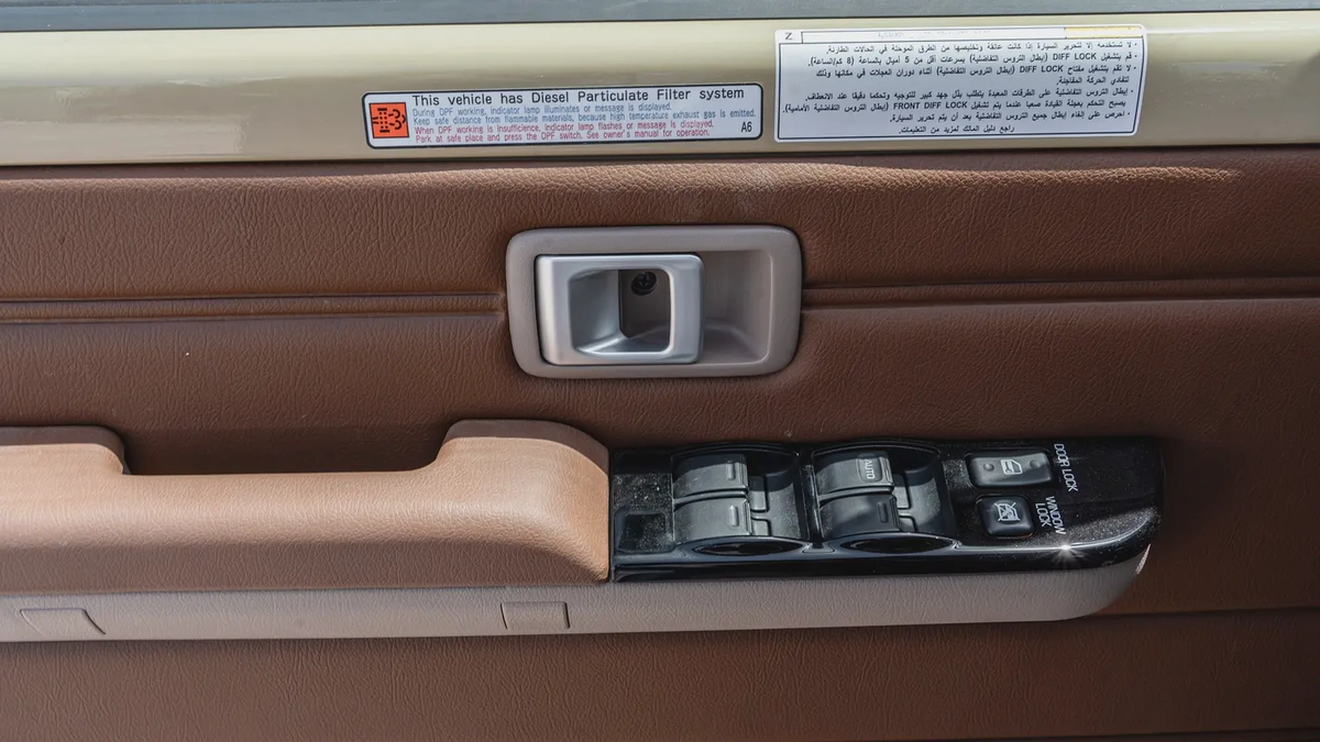 2026 Toyota Land Cruiser LC76 2.8L AT Diesel (Beige-Brown) Full Option-8-8