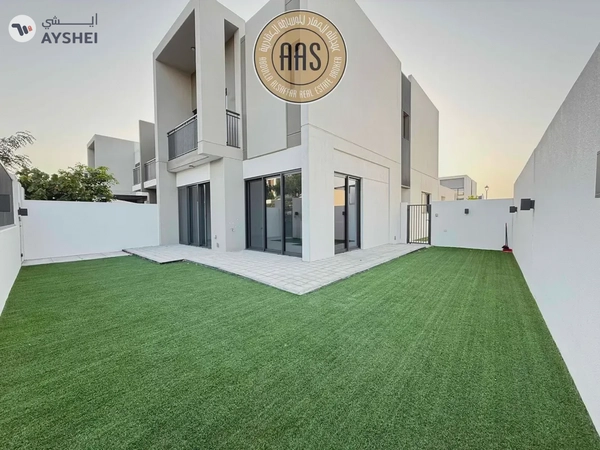 Single Row 4BR Townhouse Villa Available For Rent in Villanova