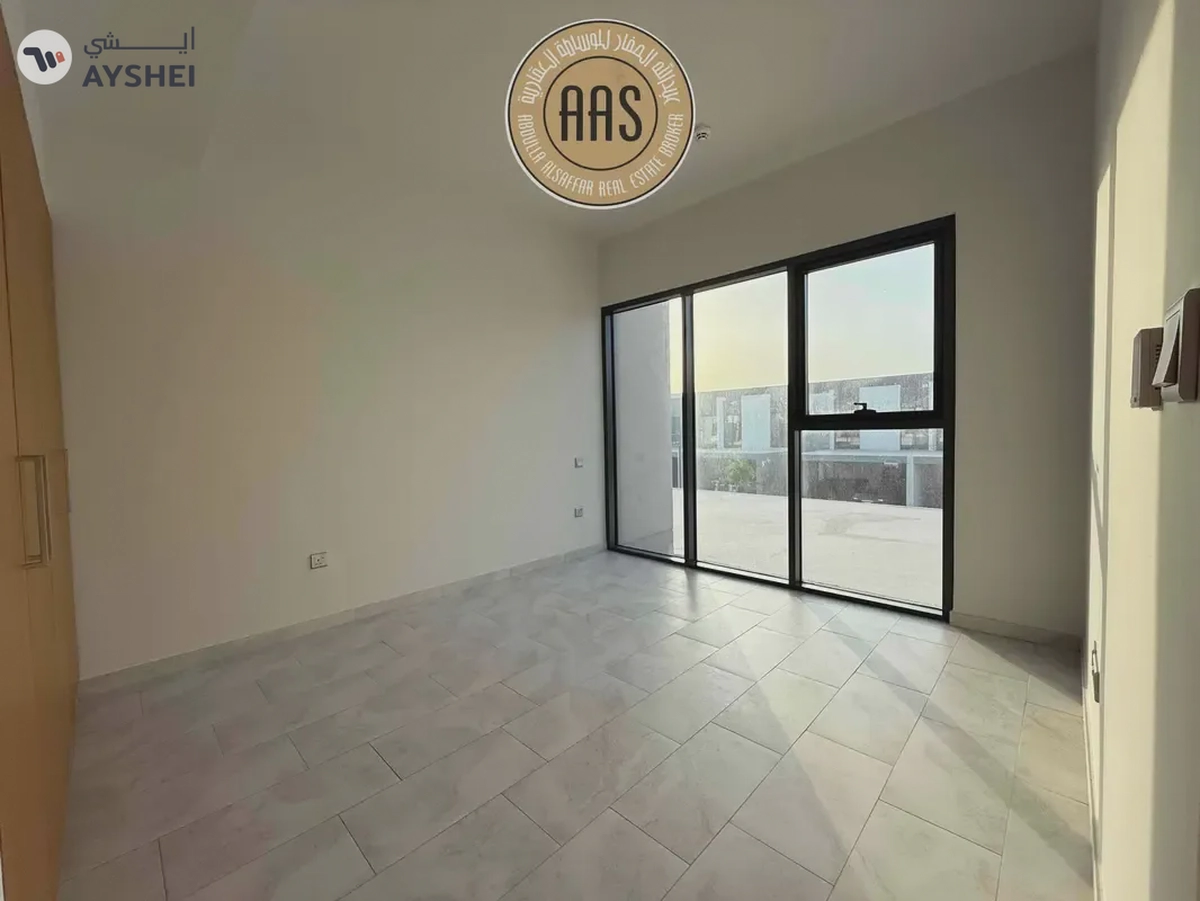 Single Row 4BR Townhouse Villa Available For Rent in Villanova-4-4