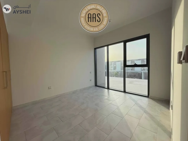 Single Row 4BR Townhouse Villa Available For Rent in Villanova