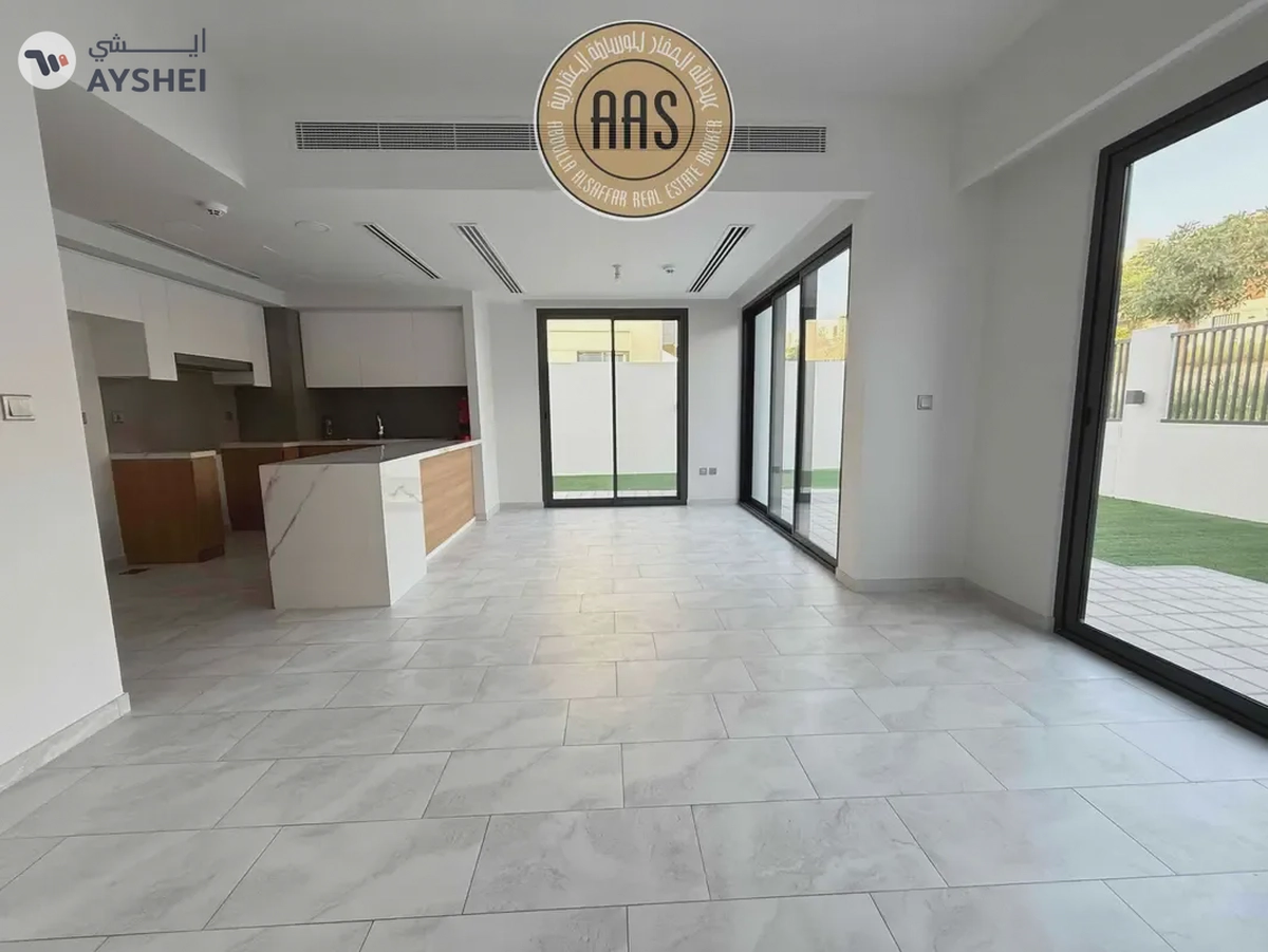 Single Row 4BR Townhouse Villa Available For Rent in Villanova-11-11