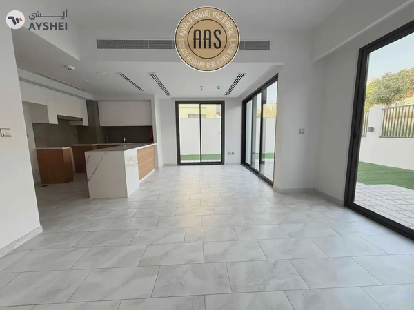 Single Row 4BR Townhouse Villa Available For Rent in Villanova