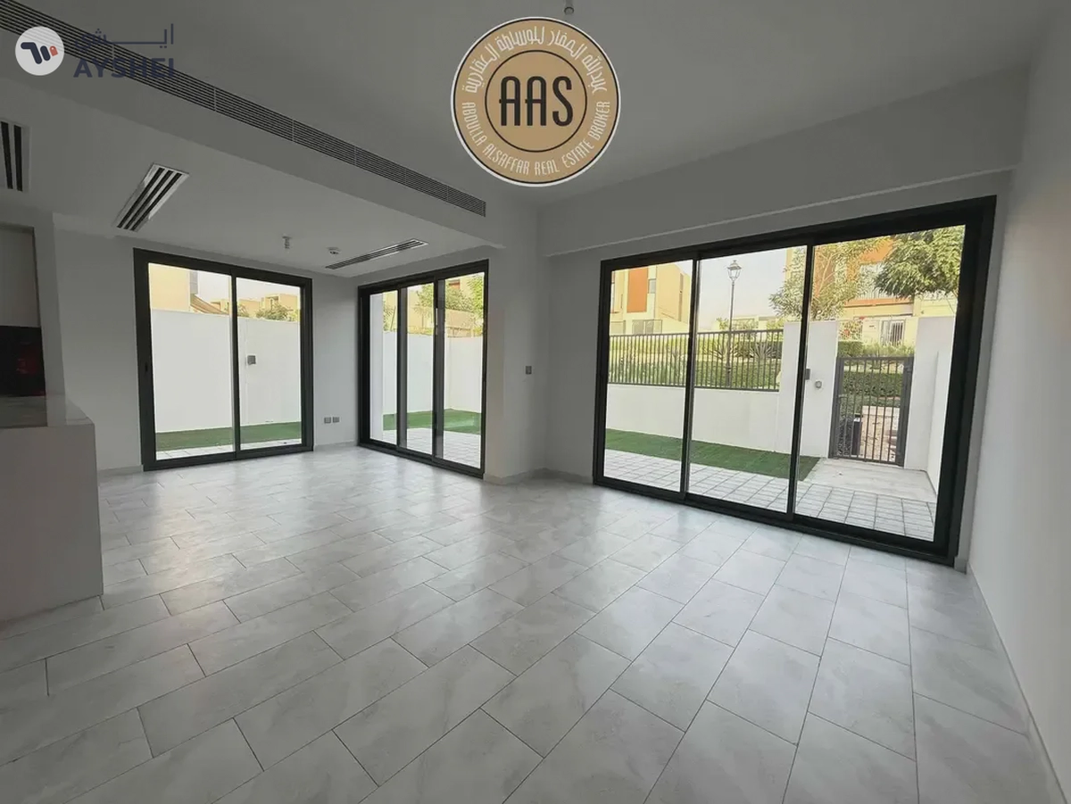Single Row 4BR Townhouse Villa Available For Rent in Villanova-12-12