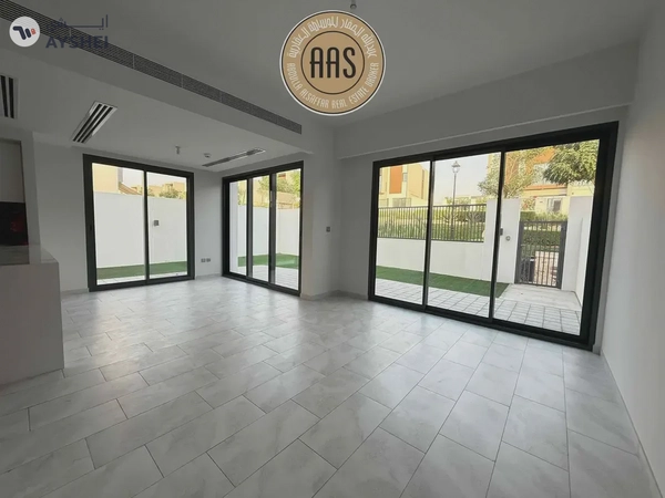 Single Row 4BR Townhouse Villa Available For Rent in Villanova
