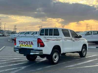 Toyota Hilux 2022 Toyota Hilux GL 2.7L V4 - 4x4 AWD Original Paint - GCC -  Patrol Automatic-7